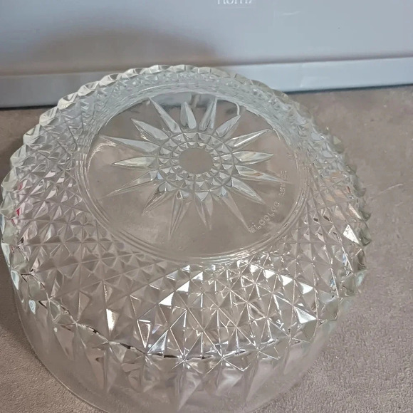 Arcoroc diamond starbust crystal glass large bowl - Picture 2 of 8